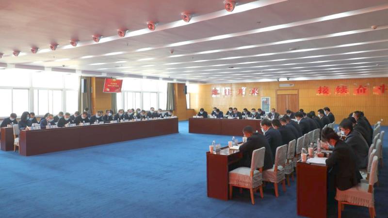 甘肅建投黨委召開中心組學習會.jpg