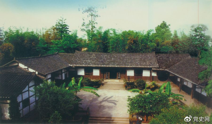 1904年8月22日，鄧小平出生在四川省廣安縣協(xié)興鄉(xiāng)（今廣安市協(xié)興鎮(zhèn)）牌坊村。圖為鄧小平故居。