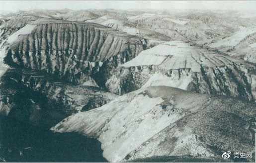 1947年4月14日，西北野戰(zhàn)兵團(tuán)取得了羊馬河戰(zhàn)役的勝利。圖為羊馬河戰(zhàn)役戰(zhàn)場(chǎng)。